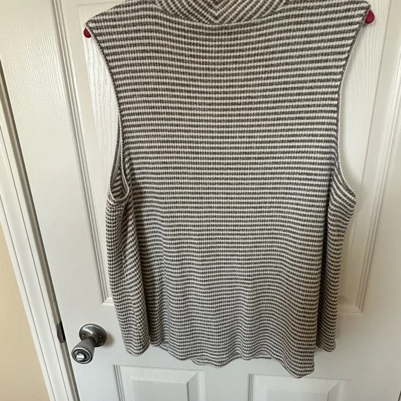 Chico's Zenergy Grey/White Striped Open Cardigan and Mock Turtleneck Tank - Picture 3 of 5